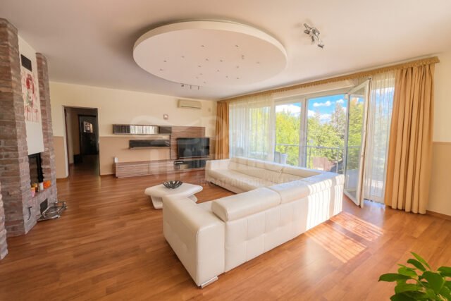 Eladó Családi Villa